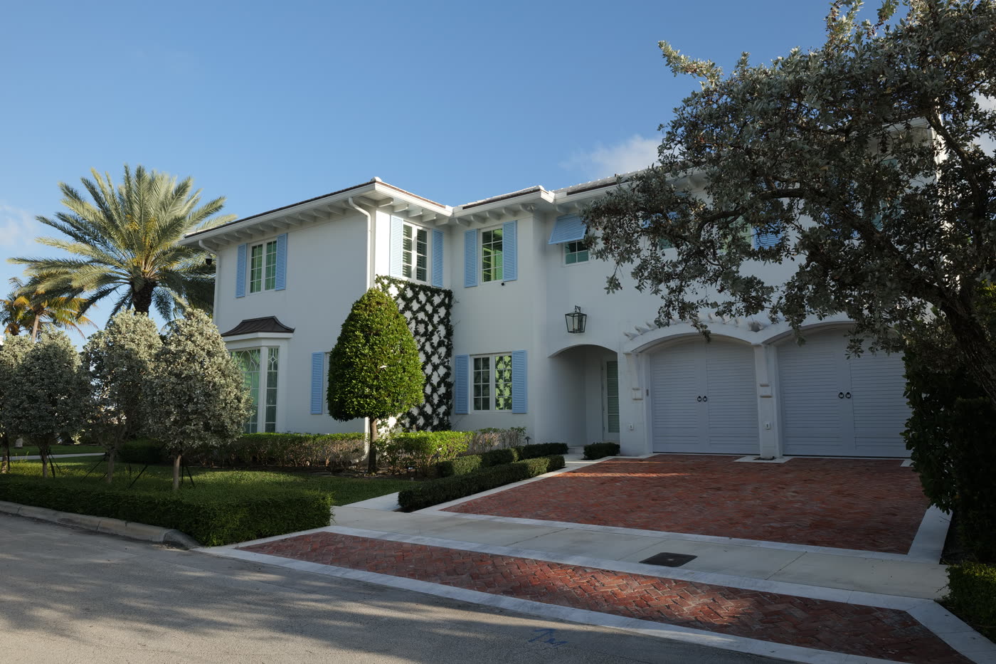 Coastal Florida home with blue shutters painted by LIME Painting